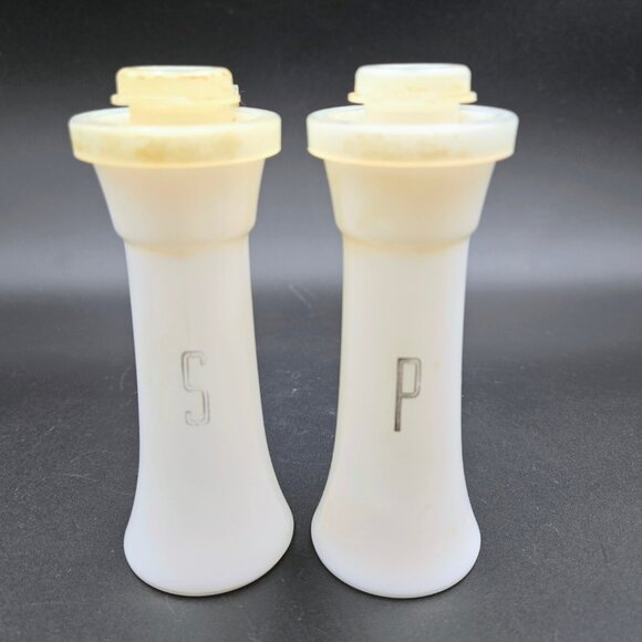 Tupperware 4” Sheer Hourglass Salt And Pepper Shaker Set 831-21 831-22 Clear - Picture 1 of 9
